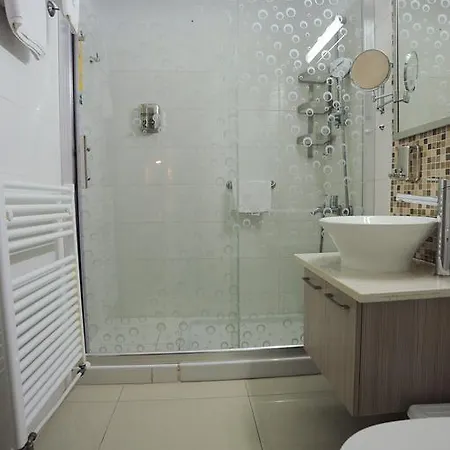 Frixos Aparthotel 3*