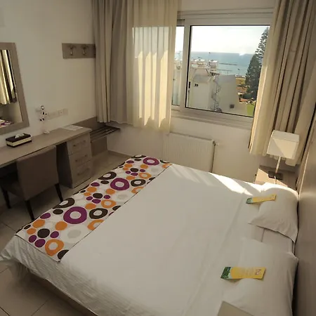 Aparthotel Frixos