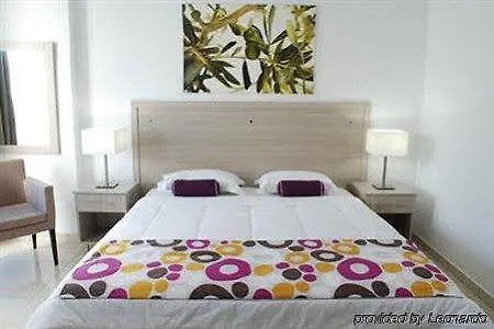 Aparthotel Frixos