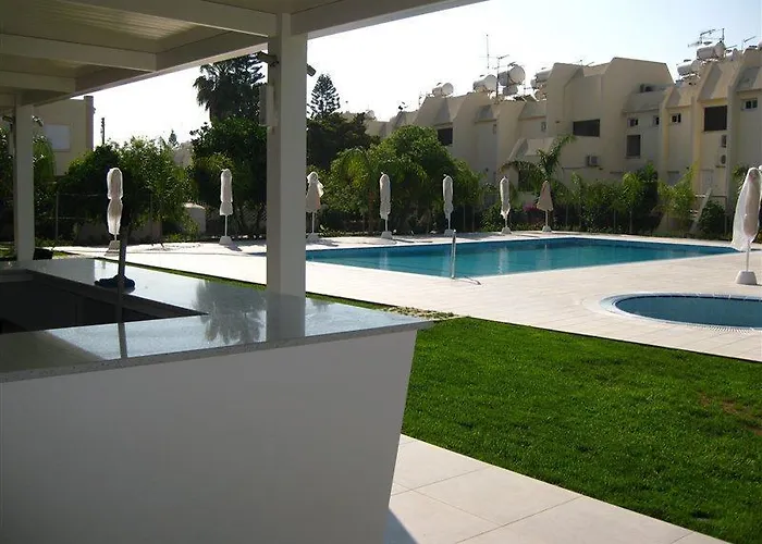 Aparthotel Frixos Larnaca