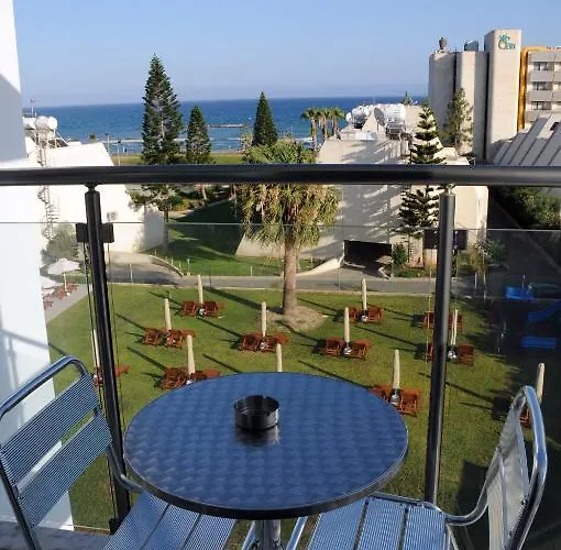 Frixos Aparthotel Larnaca