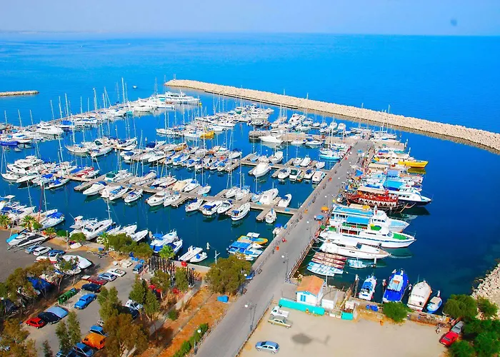 Frixos Aparthotel 4*