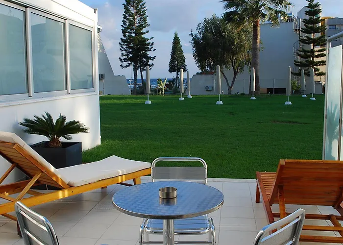 Lägenhetshotell Frixos Larnaca