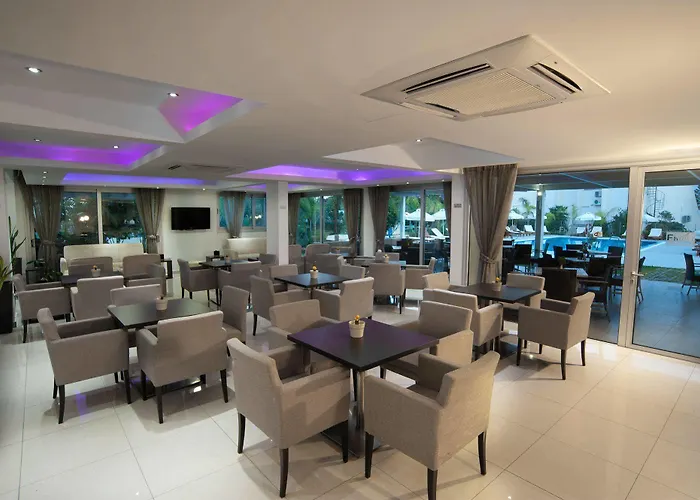 Frixos Lägenhetshotell