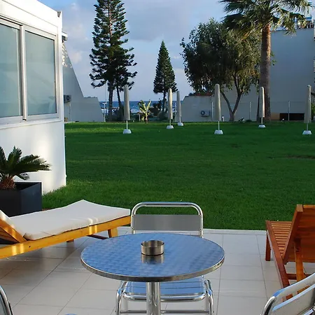 Aparthotel Frixos Larnaca